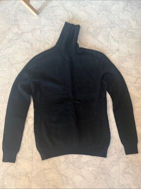 Women's Black Long-Sleeve Turtleneck Sweater